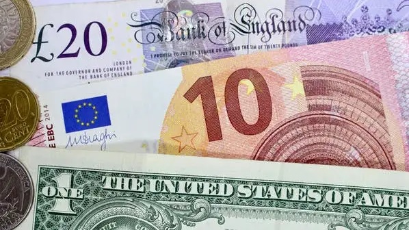 انخفاض اليورو على نطاق واسع بعد بيانات ضعيفة لمؤشر مديري المشتريات انخفاض اليورو على نطاق واسع بعد بيانات ضعيفة لمؤشر مديري المشتريات