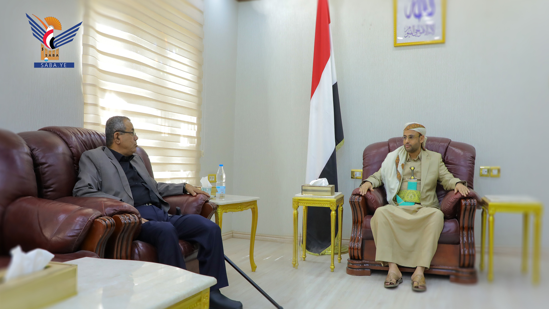 El presidente Al-Mashat analiza con Abu Ras los desarrollos de las consultas que tuvieron lugar en Sana'a bajo el patrocinio de Omán.