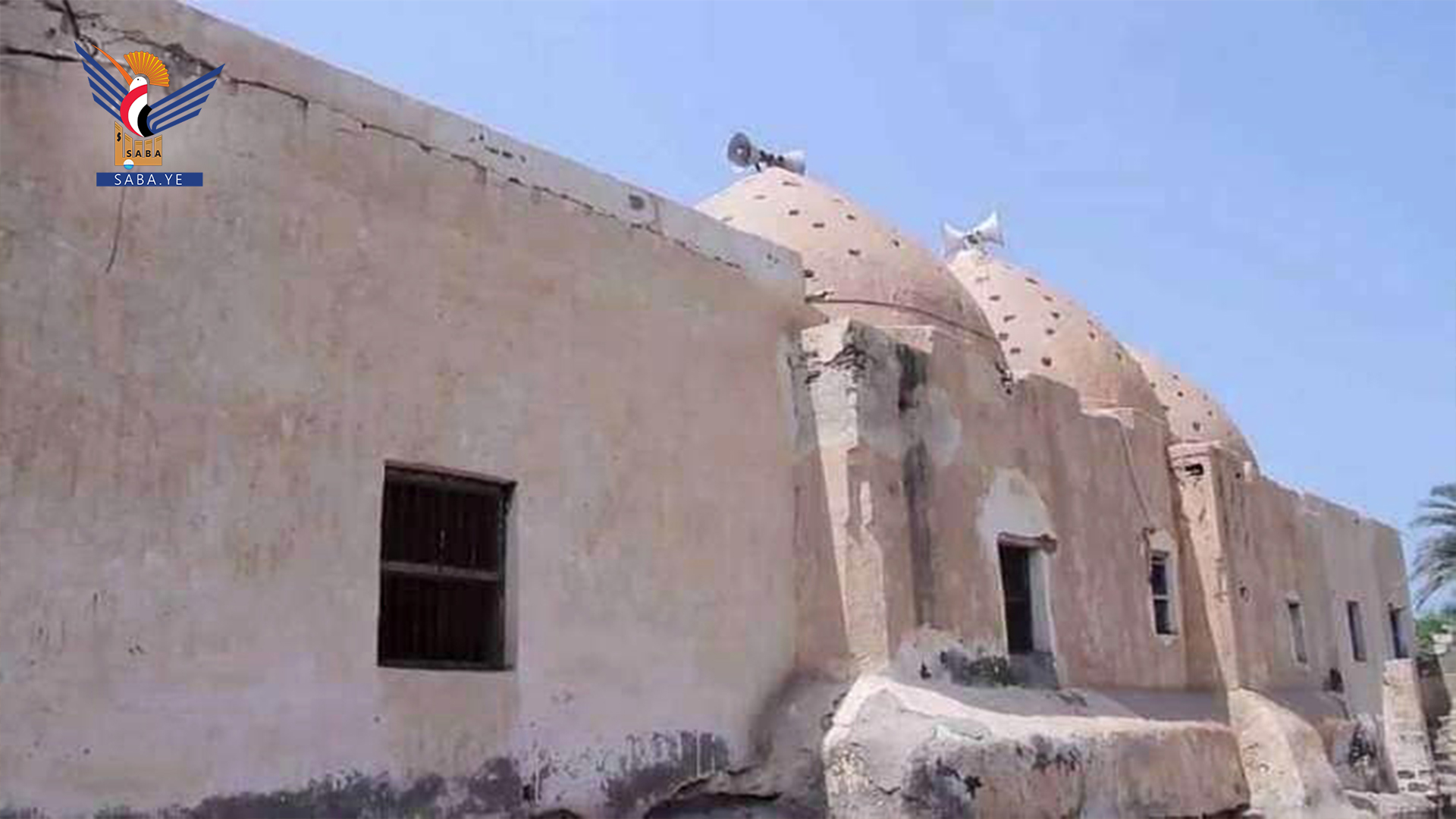Breite Verurteilung des Verbrechens der Zerstörung der alten Al-Noor-Moschee in Al-Khoukha durch Extremisten