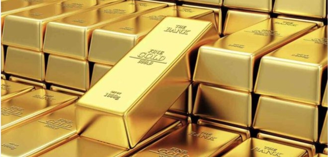 Gold prices rise as the dollar declines
