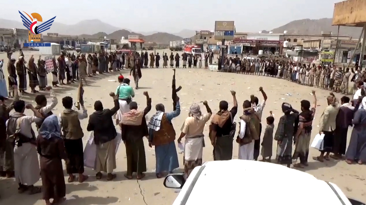 وقفة لأبناء مديرية الجوبة بمأرب تنديداً بالعدوان الاسرائيلي على الحديدة وقفة لأبناء مديرية الجوبة بمأرب تنديداً بالعدوان الاسرائيلي على الحديدة