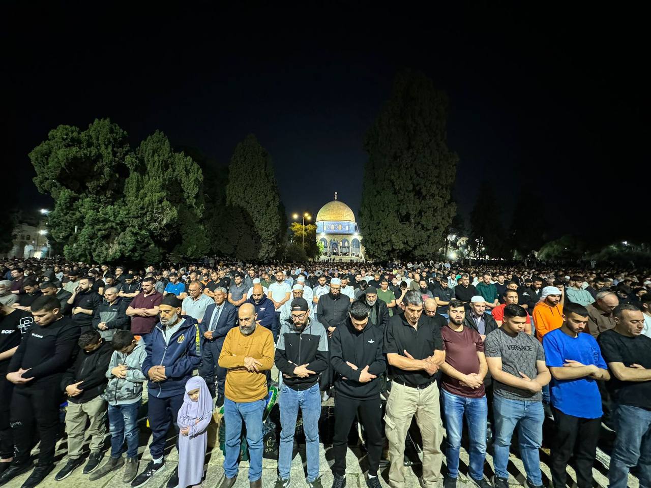 45 mil palestinos realizan las oraciones de Isha y Tarawih en Al-Aqsa 45 mil palestinos realizan las oraciones de Isha y Tarawih en Al-Aqsa