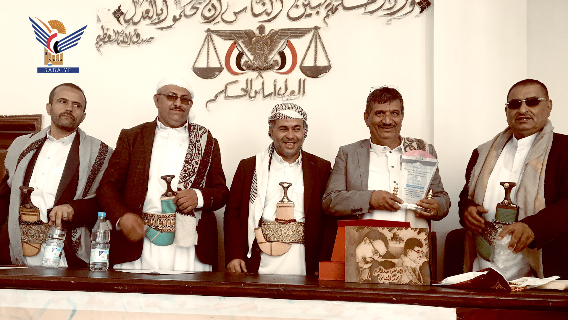 قيادة محافظة عمران تكرّم رئيس محكمة الاستئناف السلف