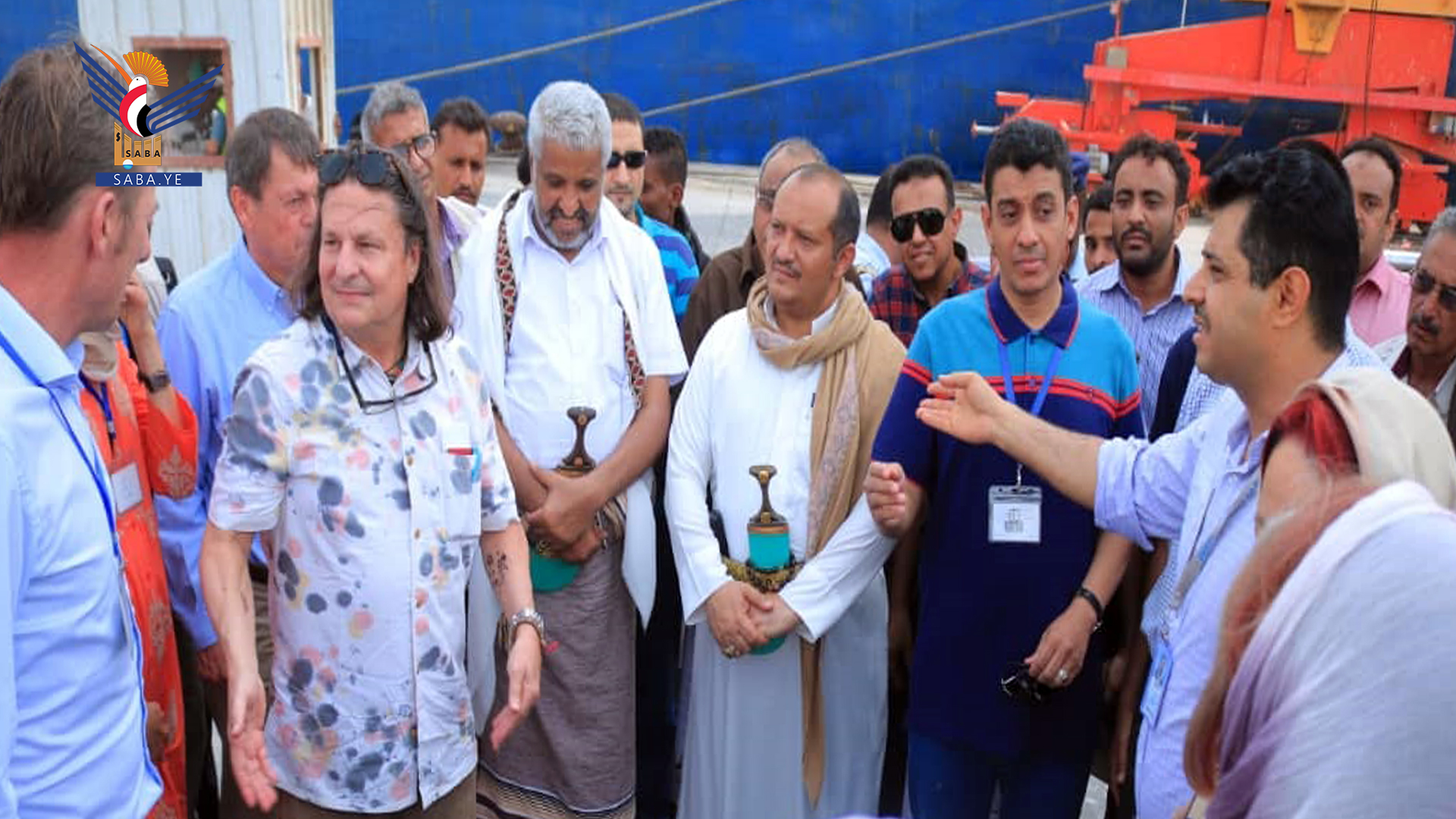 محافظ الحديدة والسفير الألماني يطلعان على حجم الأضرار بميناء الحديدة محافظ الحديدة والسفير الألماني يطلعان على حجم الأضرار بميناء الحديدة