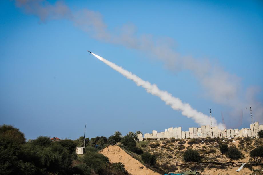 سرايا القدس تطلق رشقة صاروخية تجاه عسقلان المحتلة سرايا القدس تطلق رشقة صاروخية تجاه عسقلان المحتلة
