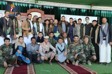 Das Komitee für Gefangenenangelegenheiten besucht das Heiligtum des Märtyrers Al-Samad und seiner Gefährten sowie der Präsidentenschutzbrigaden