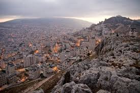 العدو الإسرائيلي يجبر 80 عائلة فلسطينية على النزوح من منازلها في نابلس العدو الإسرائيلي يجبر 80 عائلة فلسطينية على النزوح من منازلها في نابلس