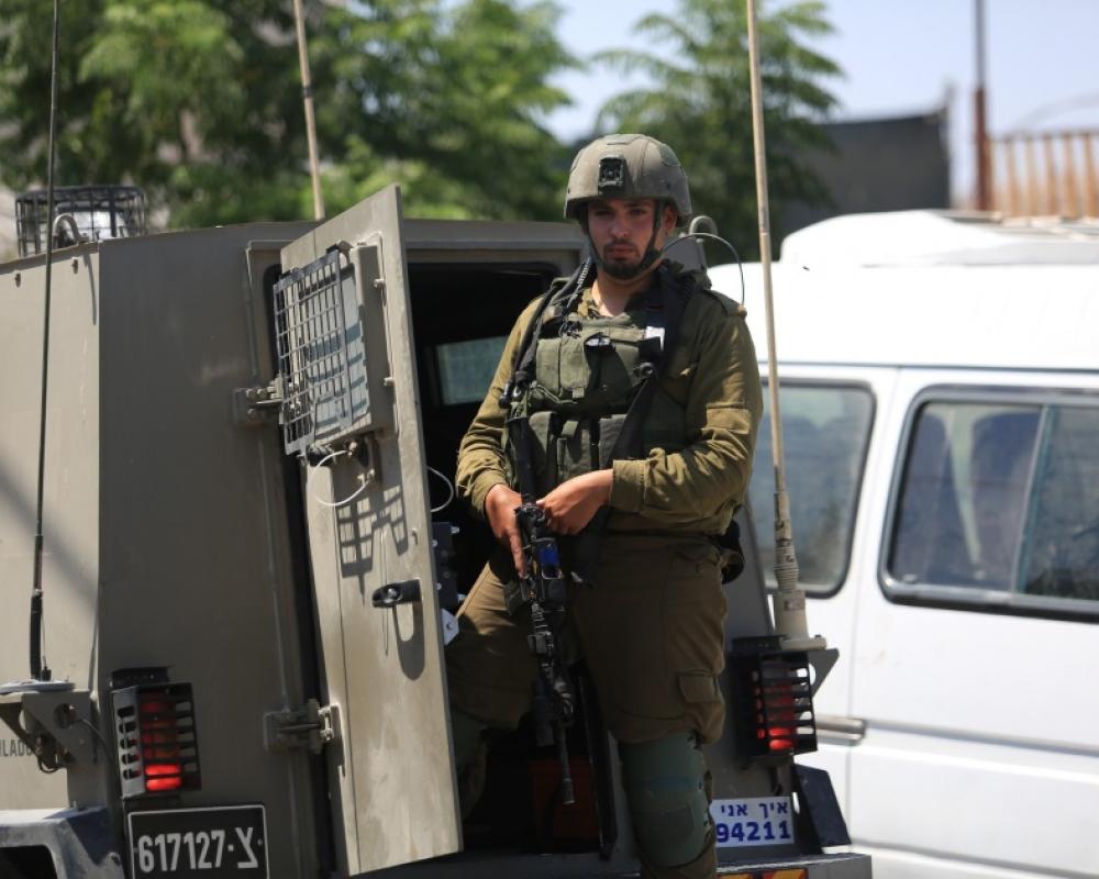 Zionist enemy detains Palestinians in Dhahiriya