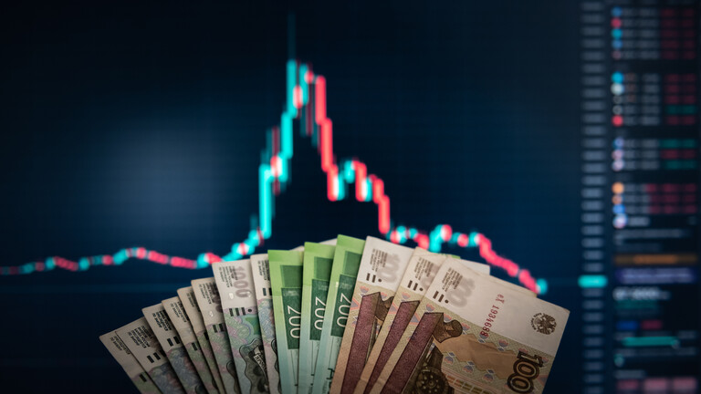 البنك المركزي الروسي يعتمد إجراءات للتخلي عن الدولار واليورو