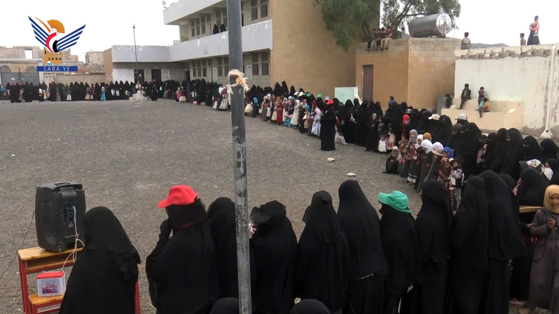Un stand de femmes organisé à Ans Dhamar condamne le crime de viol de filles à Hays