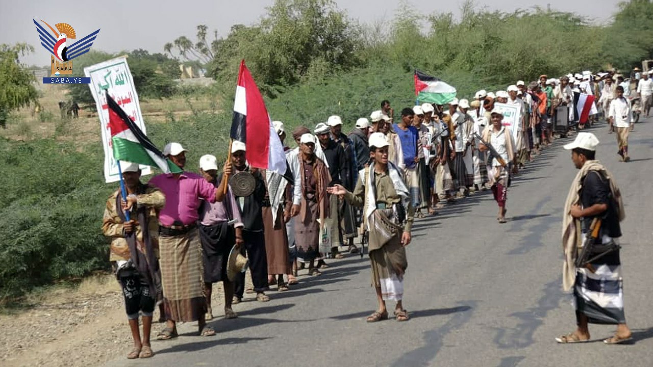 Symbolischer Marsch und eine Parade der Volksgruppen im Bezirk Al-Qanawis in Hodeida