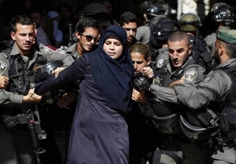 Zionistischen feindlichen Kräfte verhafteten 3 Mädchen aus Nablus in der Al-Aqsa-Moschee
