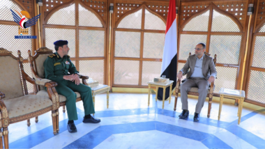 Le président Al-Mashat rencontre le vice-ministre de l'Intérieur et exprime son intérêt pour la formation des services de sécurité et des agents de la police de la circulation