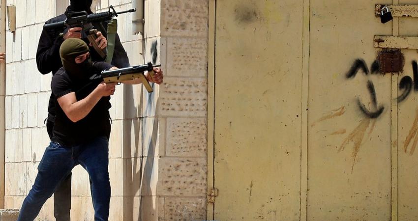 اندلاع اشتباكات مسلّحة بين مقاومين فلسطينيين وجيش العدو الصهيوني في جنين اندلاع اشتباكات مسلّحة بين مقاومين فلسطينيين وجيش العدو الصهيوني في جنين