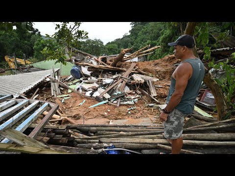 Floods & landslides kill at least 40 people in Brazil