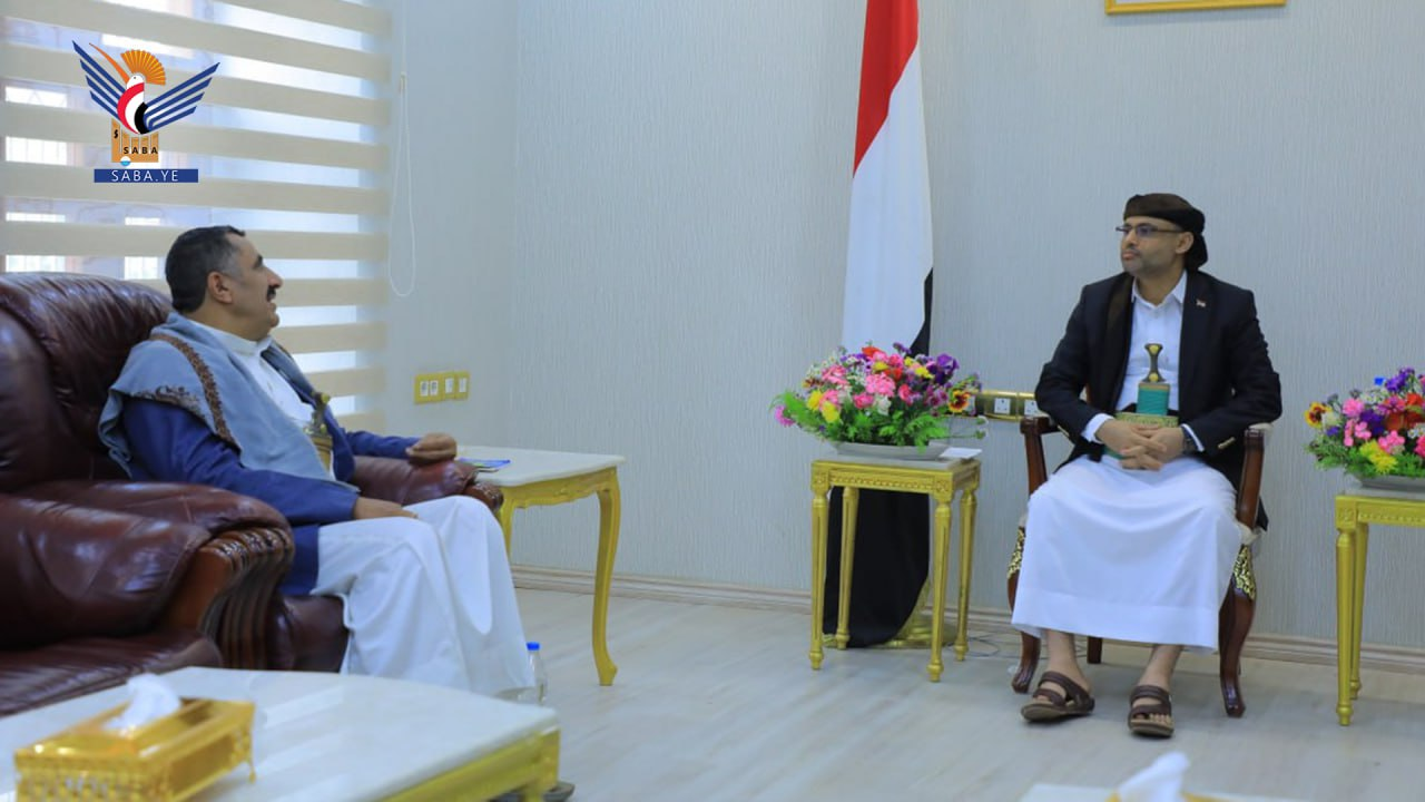 Presidente Al-Mashat se reúne con el Ministro de Petróleo y Minerales