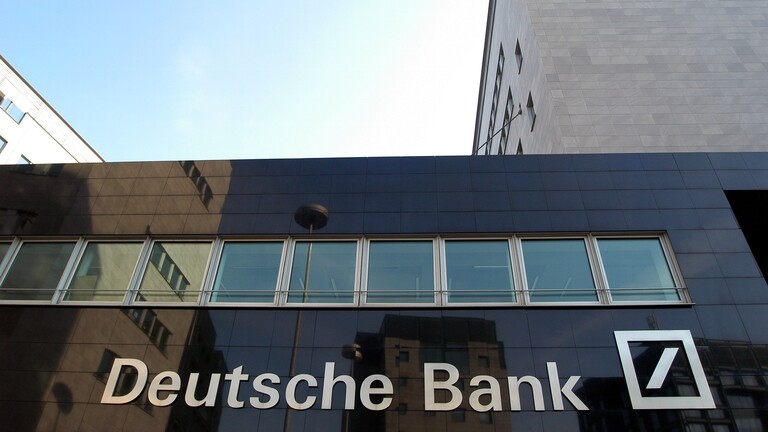 El desplome de las acciones del mayor banco alemán, ante los temores de inestabilidad en el sector bancario europeo. El desplome de las acciones del mayor banco alemán, ante los temores de inestabilidad en el sector bancario europeo.