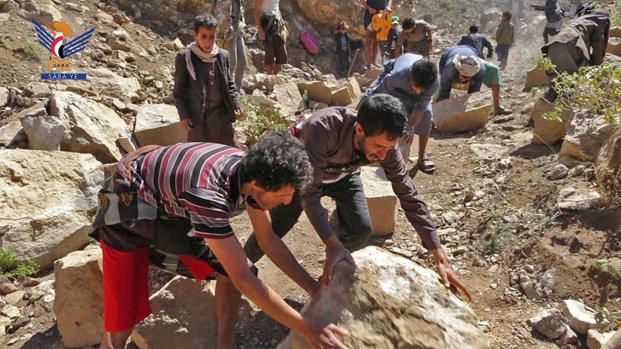 مبادرة مجتمعية لإصلاح ورصف طريق في مديرية بني مطر بمحافظة صنعاء