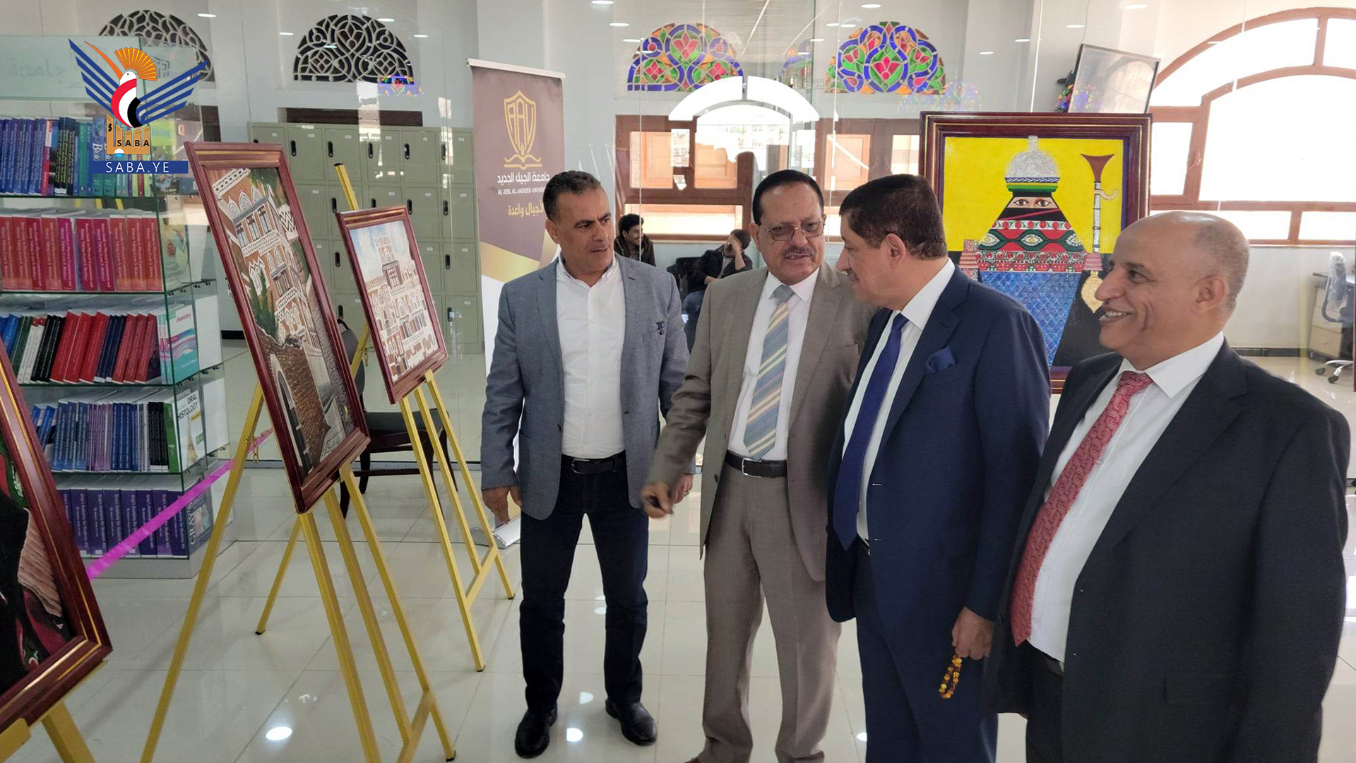 وزير الثقافة يفتتح المعرض التشكيلي الأول للفنان عارف قاضي وزير الثقافة يفتتح المعرض التشكيلي الأول للفنان عارف قاضي