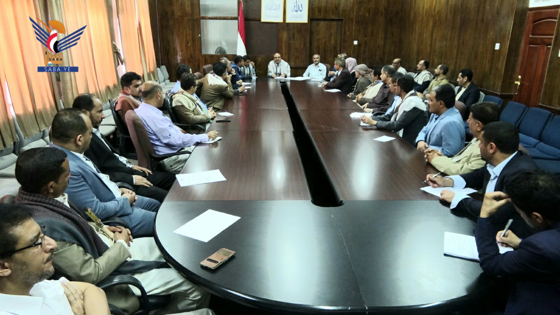 رئيس هيئة مكافحة الفساد يشدد على ضرورة الالتزام بالدوام الرسمي رئيس هيئة مكافحة الفساد يشدد على ضرورة الالتزام بالدوام الرسمي
