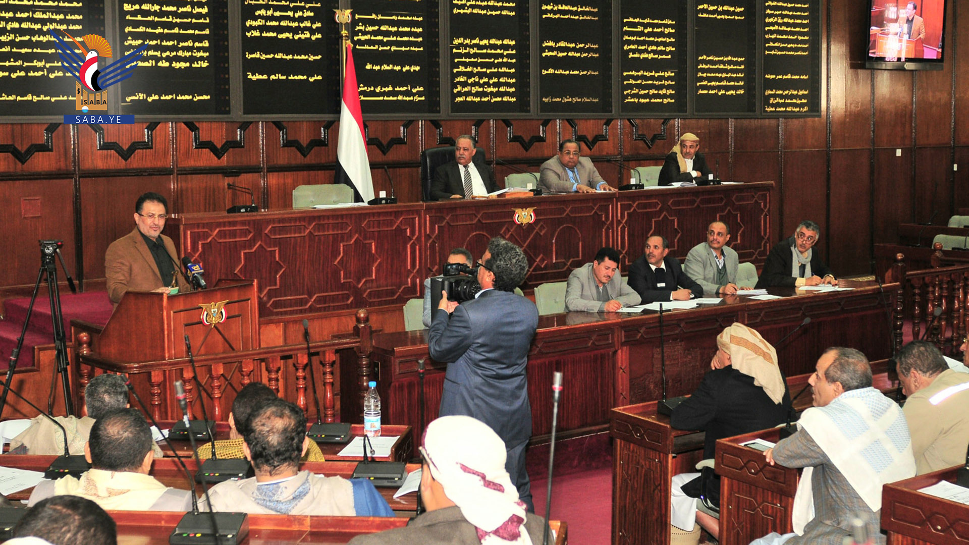 Das Parlament nimmt seine Sitzungen wieder auf