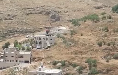 Zionist enemy demolishes house in Bethlehem