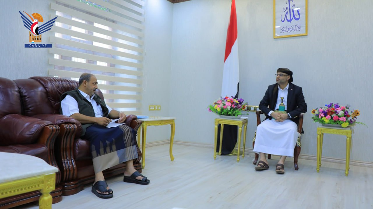 El presidente Al-Mashat se reúne con el secretario general del Consejo de Asuntos Humanitarios