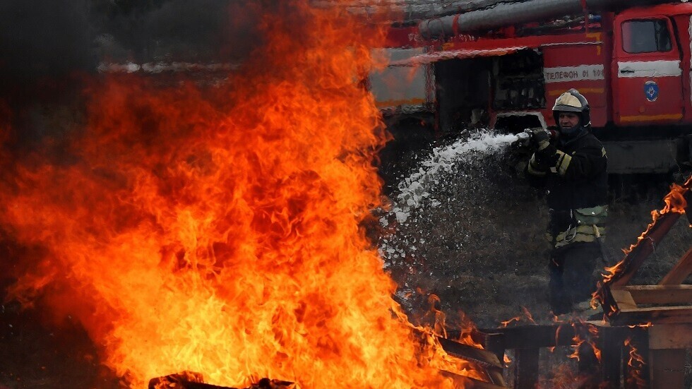 El alcalde de Krasnodar anuncia un incendio en una refinería de petróleo y es probable un ataque con drones