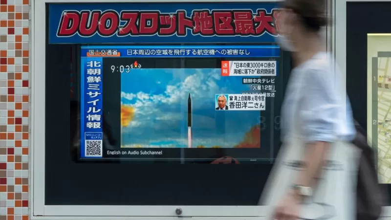كوريا الشمالية تطلق صاروخا بالستيا حلق فوق اليابان