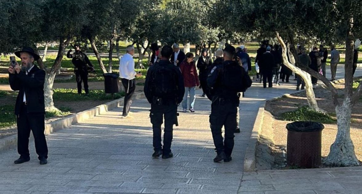 Zionistische Siedler stürmen die Innenhöfe von Al-Aqsa, inmitten von Aufrufen zur Mobilisierung darin Zionistische Siedler stürmen die Innenhöfe von Al-Aqsa, inmitten von Aufrufen zur Mobilisierung darin