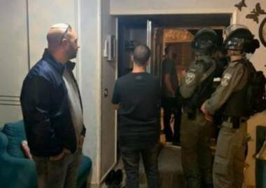 Zionist enemy forces stormed Al-Quds governor's house Zionist enemy forces stormed Al-Quds governor's house