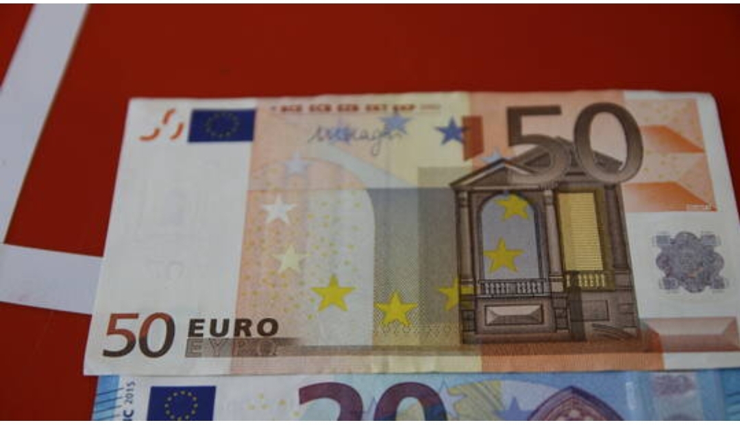 شبح الإفلاس يخيم على ثاني أكبر بنك سويسري شبح الإفلاس يخيم على ثاني أكبر بنك سويسري