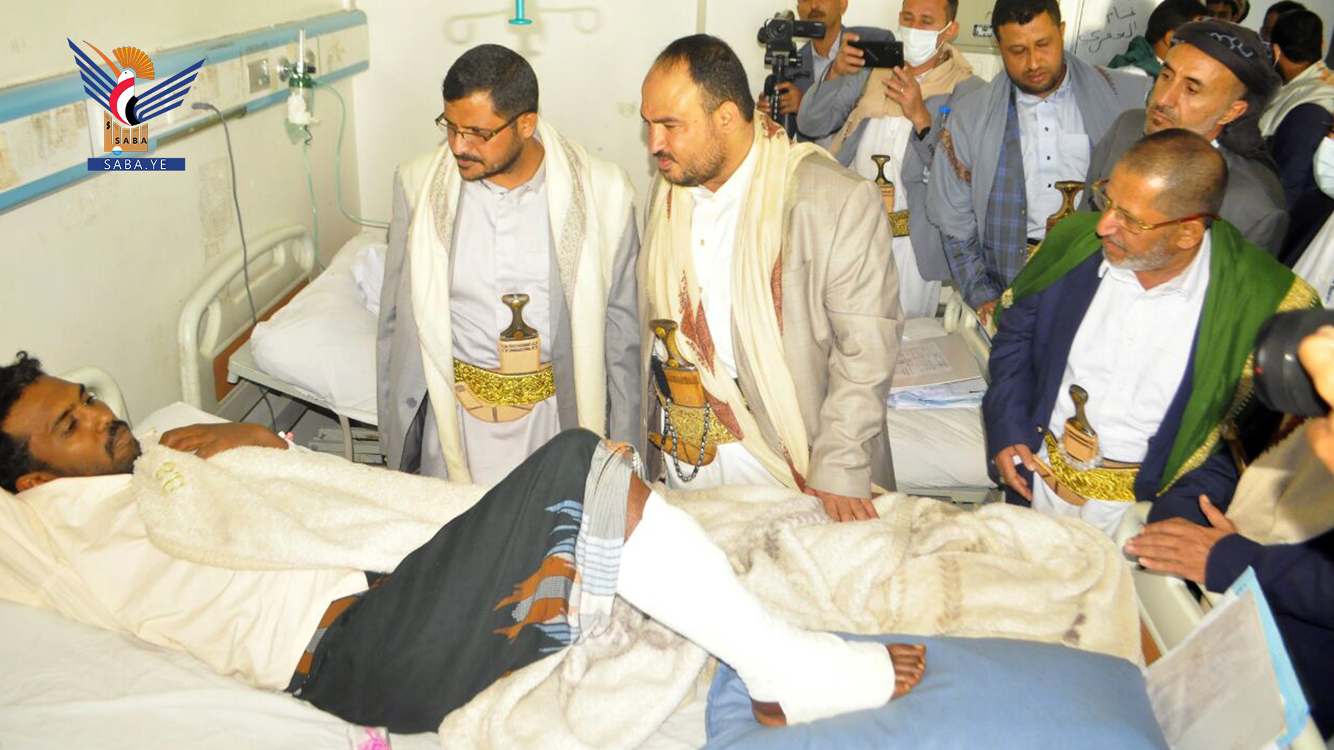 Director of Revolution Leader Office, Sana'a leadership, Zakat Authority visit injured in Hospital 48