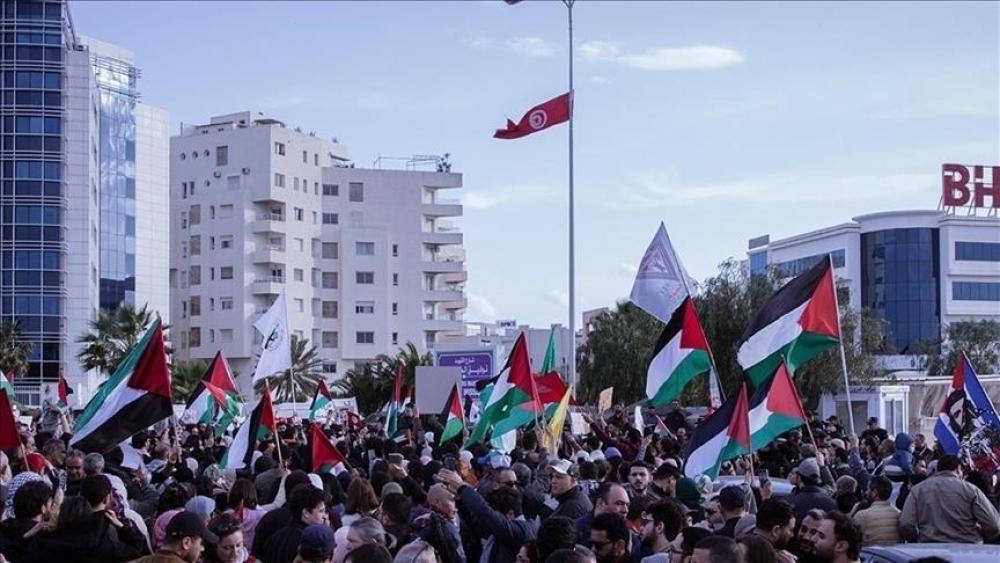 Tens of activists in Tunis stage protest rejecting Israeli genocide in Gaza Tens of activists in Tunis stage protest rejecting Israeli genocide in Gaza