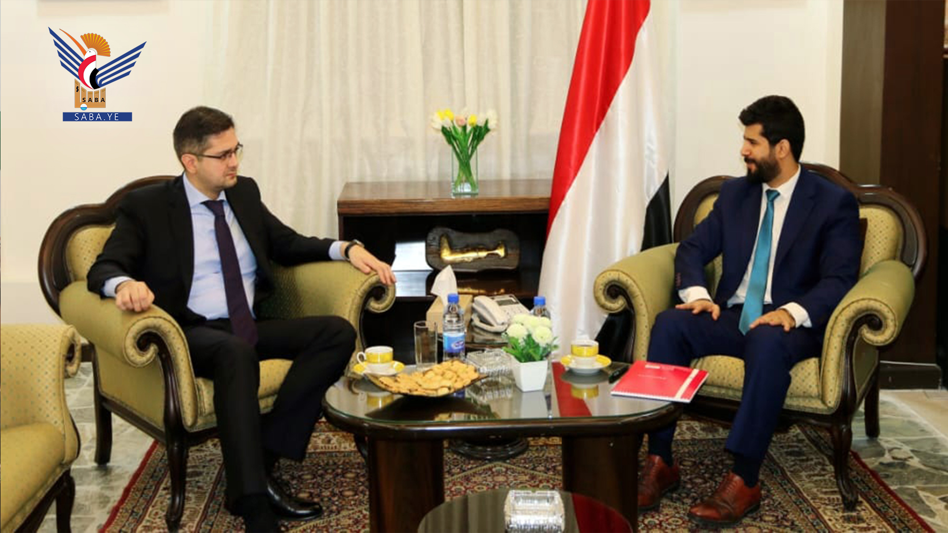 Bevollmächtigte Minister der jemenitischen Botschaft in Syrien trifft den Geschäftsträger der russischen Botschaft