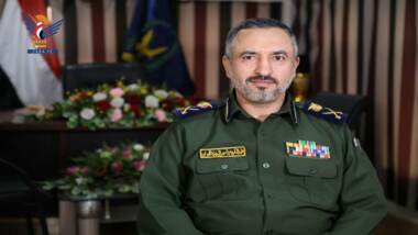 وزير الداخلية يهنئ قائد الثورة والرئيس المشاط بحلول شهر رمضان
