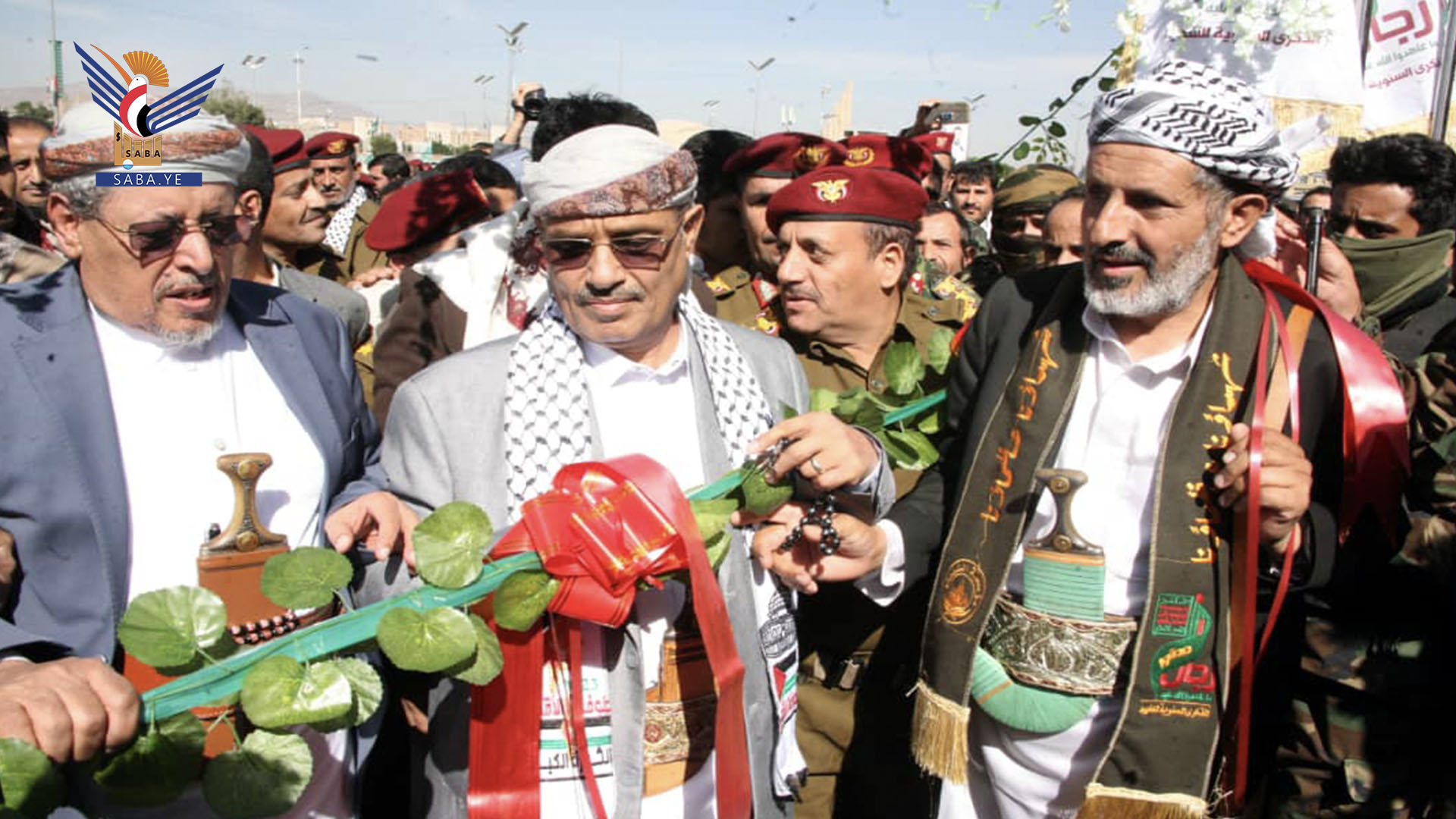 السامعي والنعيمي وحامد يفتتحون معرض صور شهداء ألوية الحماية الرئاسية السامعي والنعيمي وحامد يفتتحون معرض صور شهداء ألوية الحماية الرئاسية