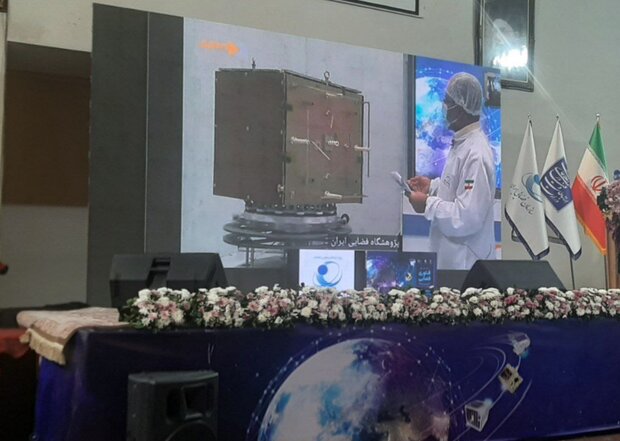 طهران تزيح  الستار عن قمرين صناعيين في اليوم الوطني للفضاء