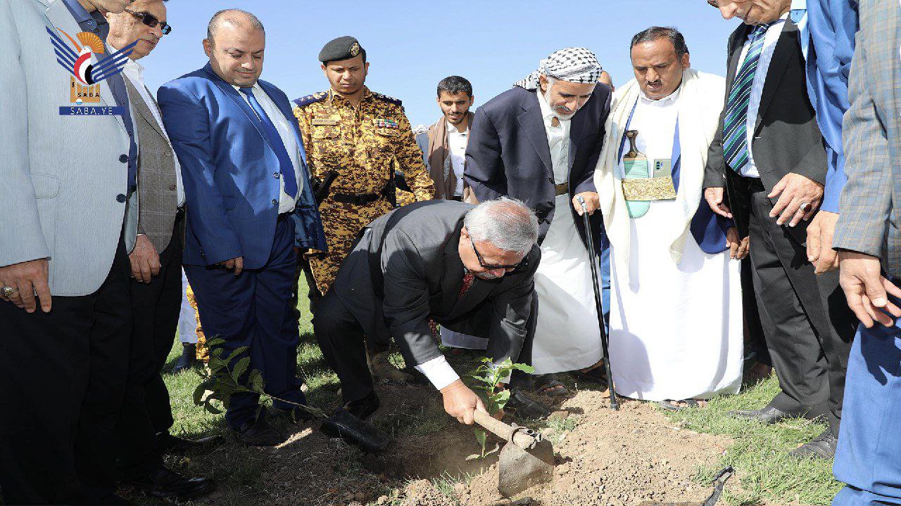 Dr. Bin Habtoor eröffnet die Aufforstungssaison für das Jahr 1445