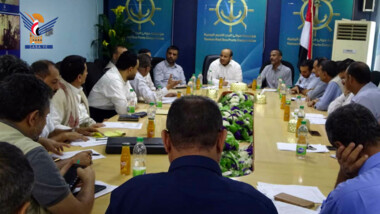 Diskussion über Koordinierungsmechanismen zwischen dem Industrieministerium und der jemenitischen Red Sea Ports Corporation