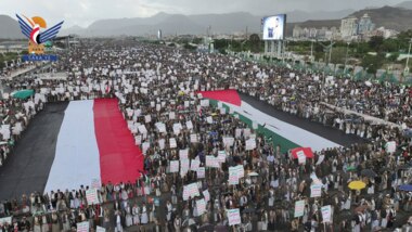 میلیونها جمعیت در پایتخت صنعا در راهپیمایی «معركتنا مستمرة حتى تنتصر غزة» کردند میلیونها جمعیت در پایتخت صنعا در راهپیمایی «معركتنا مستمرة حتى تنتصر غزة» کردند