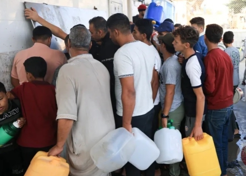 بهداشت غزه: همه شهروندان نوار آب ناسالم می نوشند و جان آنها در خطر است