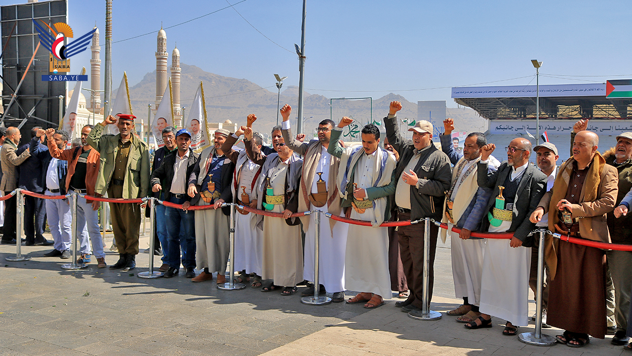 Los dirigentes y empleados de la Agencia Saba visitan el santuario del mártir Al-Sammad y las galerías de los mártires
