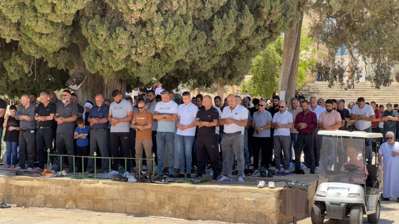 30 هزار نمازگزار نماز جمعه را در مسجدالاقصی اقامه می کنند 30 هزار نمازگزار نماز جمعه را در مسجدالاقصی اقامه می کنند