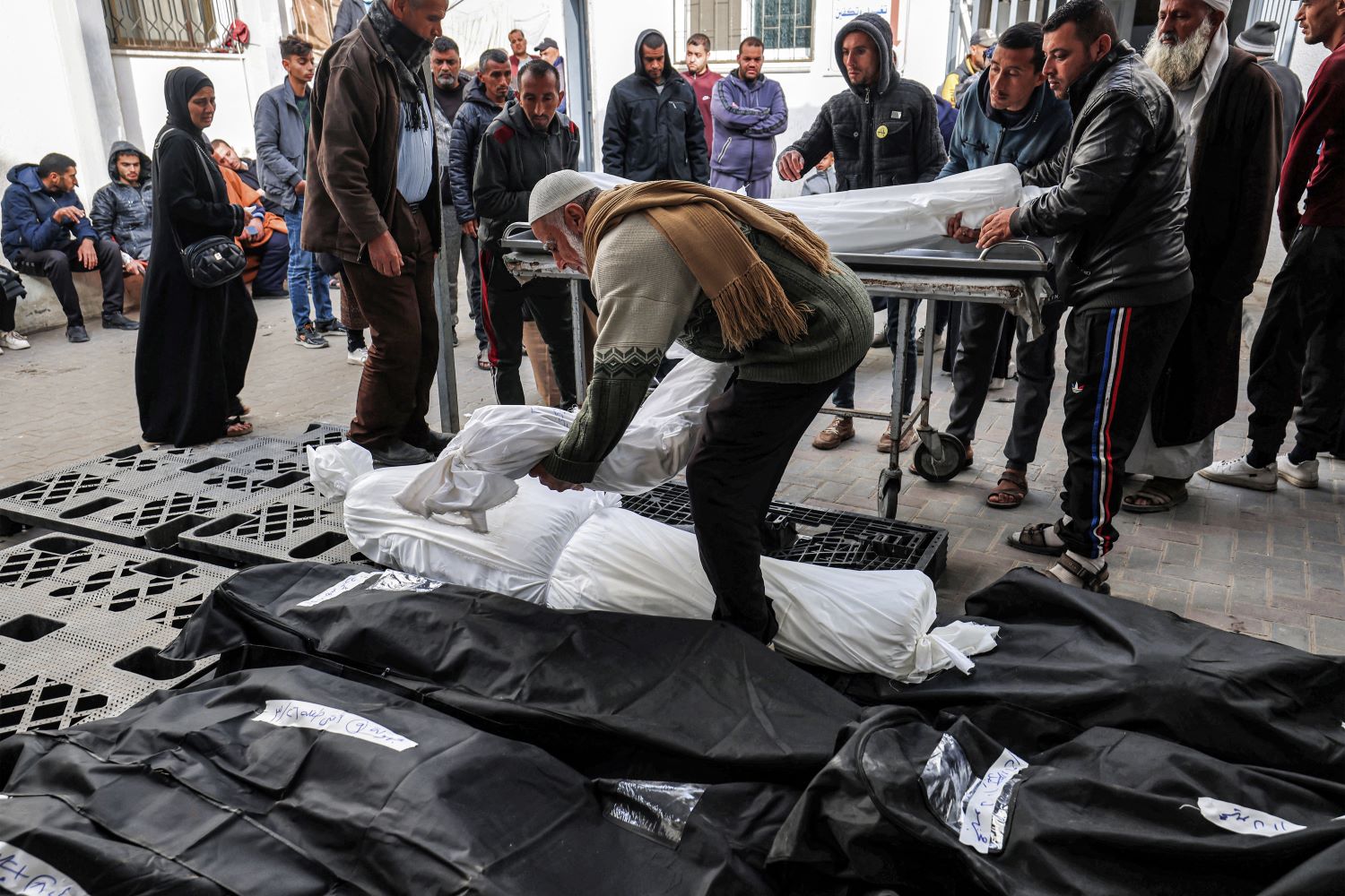 Zionist enemy bombing leaves martyrs & injuries in Gaza & Khan Yunis Zionist enemy bombing leaves martyrs & injuries in Gaza & Khan Yunis