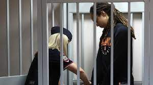 محكمة روسية تقضي بسجن نجمة كرة السلة الأمريكية غراينر تسع سنوات