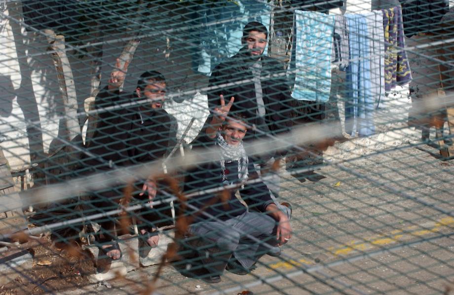 30 معتقلاً إدارياً فلسطينياً يواصلون إضرابهم لليوم الثامن على التوالي