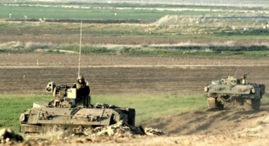 Militärfahrzeuge des zionistischen Feindes drangen östlich von Beit Hanoun im nördlichen Gazastreifen ein