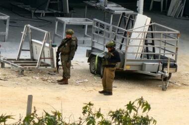 Zionist troops storm into factory, seize machines in West Bank Zionist troops storm into factory, seize machines in West Bank