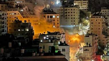 Zionist army blows up three homes in Hebron, Quds